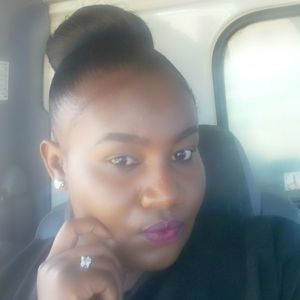 Meet your Posher, Mollyelty